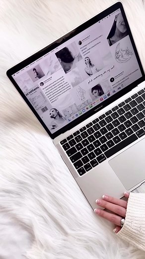 Creating Stunning Ariana Grande Desktop Wallpapers for Your Macbook