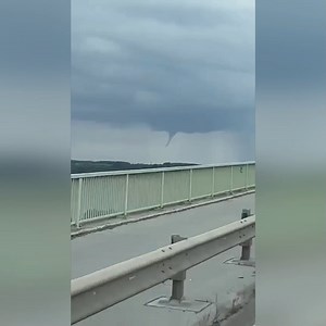 'Mini tornado' spotted over Humber Bridge following weather warning 😮 | Hull Live