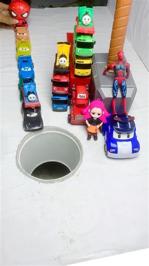 Team Bus and Spider-Man push Thor and train into pit #bus #spiderman #thor #train #shorts