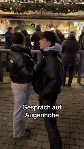 Domenic und Alisa on Instagram: "Hat Vor und Nachteile so klein zu sein🤓 #größenunterschied #eyecontact #coupletok #comedy"
