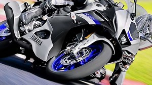 ヤマハ新型「YZF-R15」「YZF-R15M」登場!! 最新のR7顔やクイックシフター、倒立フォークも！【海外】