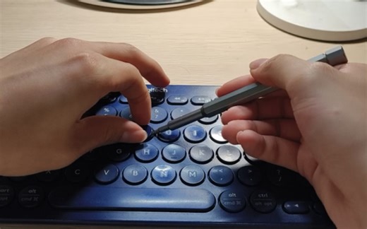 『纯萌新向！第一视角』罗技K380键帽拆卸清灰教程