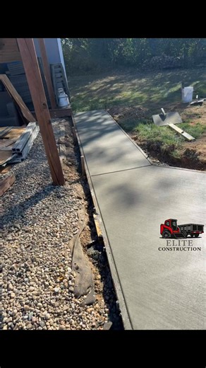 🚧🚧 The backyard concrete job was an amazing team effort. Thanks to Elite for the high-quality work. We're at your service! Call us or leave us a message and we'll get back to you quickly. 👷‍♂️🚧📞 | Elite construction