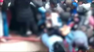 Accidentes mortales en Bolivia: autobús se volcó en un barranco en Cochabamba y estudiantes caen de un cuarto piso en El Alto