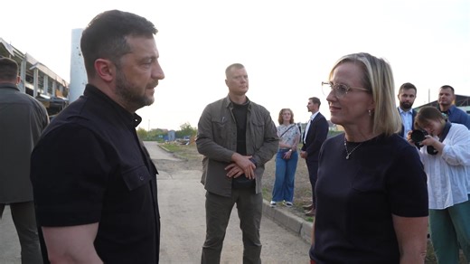 Завод Flextronics у Мукачеві – підприємство з американськими інвестиціями. Тут виробляли побутову техніку. Росія завдала по ньому ракетного удару вранці 21 серпня. Через цей удар постраждали 17 людей, деякі з них досі в лікарні. Сьогодні на місці поспілкувався з представниками підприємства – про роботу заводу, відновлення. На жаль, російські ракети та дрони бʼють по всій країні. Але я дуже вдячний усім, хто працює тут. Для нас дуже важливо, що американський бізнес присутній в Україні. Ми будемо 