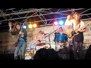 Haim - Oh Well (Fleetwood Mac Cover) LIVE HD (2012) Santa Monica Pier