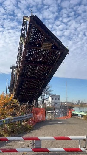 6 comments | Imagine scrapping this how much do you think it’s worth in Scrap Metal and how much do you think it weighs? Send me a comment below let me hear your thoughts☘️☘️☘️ | Peter Flood | Facebook