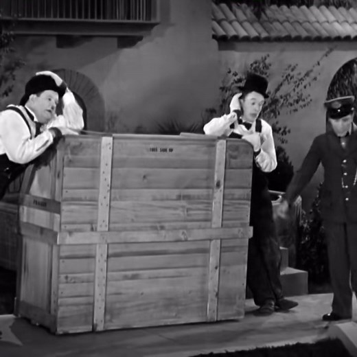 Laurel and Hardy in ‘The Music Box’ (1932) #laurelandhardy #stanlaurel | Classic Comedy
