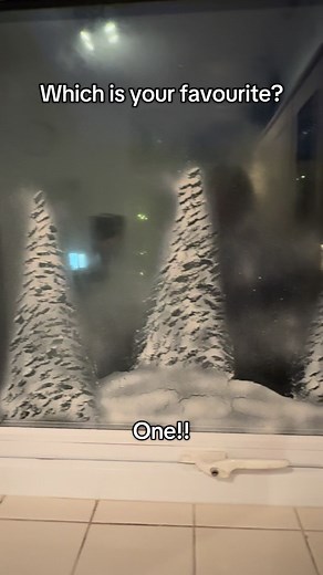 7 Simple Snow Spray Christmas Window Designs