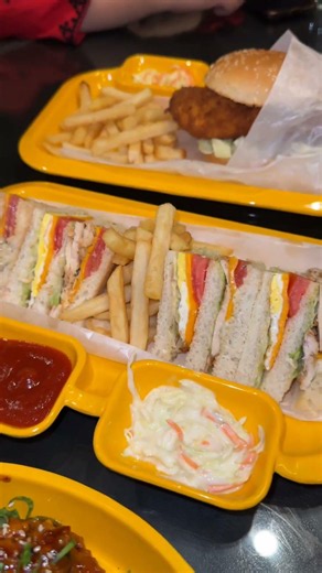 Perfect for a hassle-free dinner in Lahore! Order now and let the good times roll! #lahore #chicken