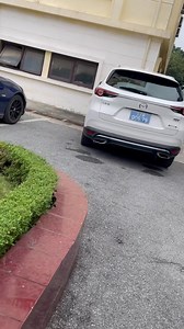 783K views · 10K reactions | Chỉ bà già và phụ nữ kêu oan mà anh cứ cản không cho bà già vào cùng là sao ạ ? | Lich Tran | Facebook