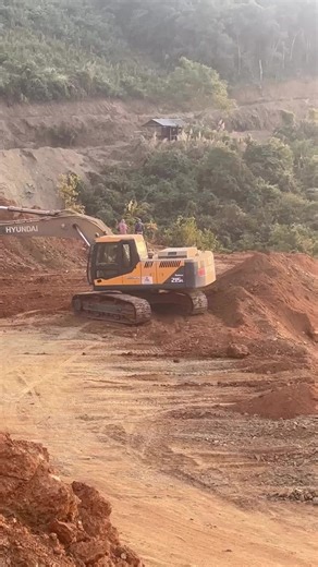 Heavy Machinery Operators: Skills and Equipment Overview