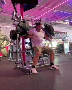 163K views · 8.3K reactions | My favorite “starting” chest exercise Pay attention to my many chest training features the incline hammer press Do you have this press machine in your gym? | Jay Cutler | Facebook