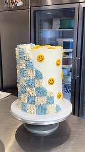 10K views · 137 reactions | The cutest shaggy smiley cake inspired by @bakesbyher 曆 | Perth Cake Collective | Facebook