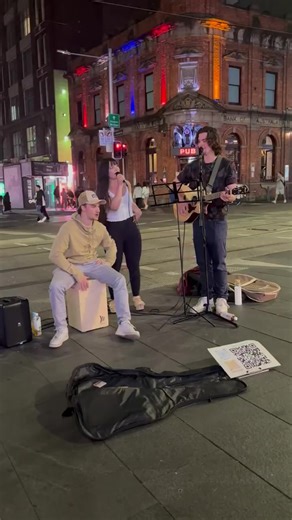 Pretty girl singing in the street.. Street performance 👏🔥 #reelsvideo #street #streetperformance #city #performer #AmaZing #sing #singing #guitarplayer #guitar #sharing #like #show #lifestyle #Melbourne #fbreels #reels #weekend #busker | Kevinfen