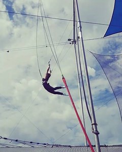 #WOW! - Jacqueline Fernandez clearly has a very adventurous streak! Check out this video of the actress enjoying a trapezing session in New York, amazing right? :D | Zoom TV