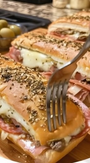 Baked Italian Sub Sandwiches Satisfy your cravings with these melty, hearty Italian subs packed with savory layers! 🇮🇹🥪 Ingredients: - 4 hoagie rolls - 1/2 lb deli ham - 1/2 lb salami - 1/2 lb roast beef or cooked ground beef - 1/4 lb pepperoni - 8 slices provolone or mozzarella cheese Directions: 1. Preheat the oven to 350°F (175°C). 🌡️ 2. Slice the hoagie rolls in half lengthwise. 3. Layer the deli ham, salami, roast beef (or ground beef), and pepperoni evenly on the bottom half of each ro