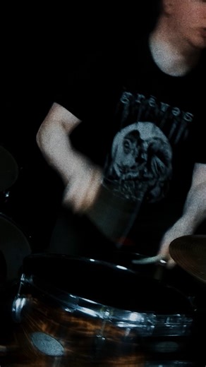 Dead Flesh "Chewing Glass" OUT NOW! Official Stream: https://youtu.be/mPJ80XqQPm0 Social Media: https://facebook.com/deadfleshuk https://instagram.com/dead_flesh_official https://tiktok.com/@dead_flesh_official Credits: Song Produced by Justin Paul Hill Video Produced by Jay Hillyer #SlamWorldwide #DeadFlesh #Deathcore | SLAM WORLDWIDE