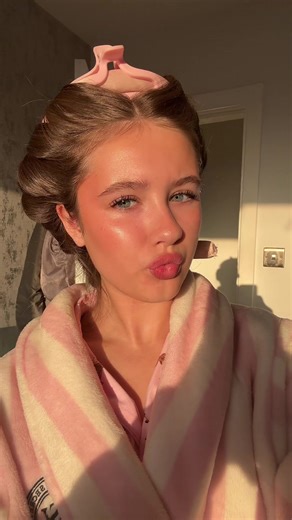 School makeup 🎀👑 #schoolmakeup #grwm #naturalmakeup #makeuproutine #fypviral