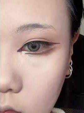 One-Minute Cosplay Makeup Guide for Beginners