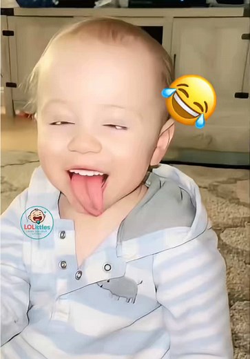 Baby reagiert auf Face Filter – süßeste lustige Reaktion