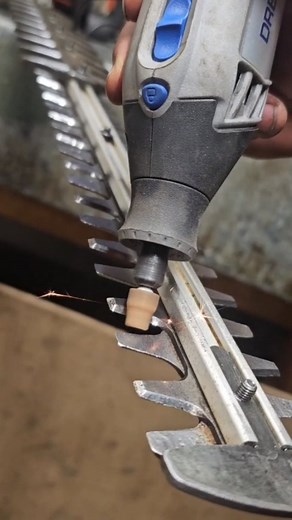 203K views · 4.5K reactions | So important to keep the blades sharp on your hedge cutter, sharp blades means clean cuts and clean cuts heal faster, so much better for the plants. It's so quick and easy when you know how, there is always time for a once over! . . . . . . . #satisfying #hedgecutting #sharpening #gardening #advice #tips #lifehack #mywork #adviceoftheday #gardener #clean #maintenance #foryou #reels #tools #tricksofthetrade | The Hedge Barber | Facebook