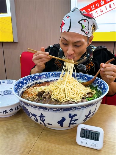 【大食い】え…デカすぎない？完食で賞金10万円⁉️総重量不明の超巨大ラーメンを制限時間30分で挑んだ結果…【蘭州陳記牛肉麺＆无名缘米粉】【武士飯】#大食い #早食い #mukbang #asmr #ramen
