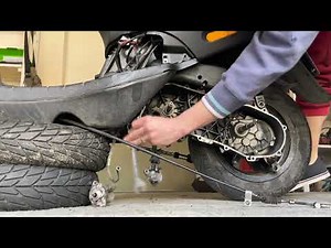 Changement d'un Moteur de Piaggio Zip 2T + Rafraichissement du pot Touring