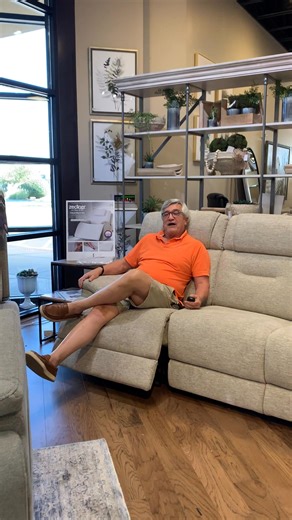 You loved the Flexsteel Zecliner...now introducing the ZOFA with heat and massage features! 🛋 Available at our Springfield location. 👀 | Carpet Weaver's Flooring & Furniture Gallery