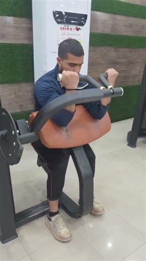 Preacher Curl Machine Workout . Biceps Exercise tutorial #motivation #gymworkout #gymlife