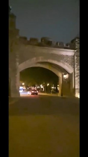 [Canada Travel] "Quebec City Walls: Where History Sleeps Under the Light of Lanterns (Quebec)"