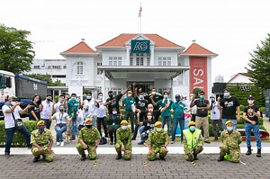 As a group that always prioritise the need of the people and community, Aspen Group came forward by joining hands with The Hope Branch, initiated by Harith Iskander and his wife Dr Jezamine Lim to help families that are affected by the Covid-19 on Sunday, 25 July 2021. Reaching out to 1,000 families, this food donation drive would not be possible without the donation from many kind donors. During these trying times, let's work hand in hand to help each other and we can surely overcome this pande