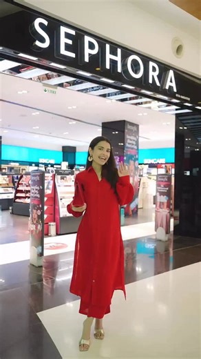 SAACHI BHASIN DAGA on Instagram: "Walked into @sephora_india South City Kolkata and walked out festive-ready 💕 The new @sephoracollection Summer ’25 range is a mix of bold, playful, and effortless essentials : perfect for a Durga Puja GRWM! 😍 Products used : 1. Best Skin Ever Glow Foundation 2. ⁠Blush & Go Liquid Blush 3. Blush Blush Blush Palette 4. ⁠Color Twister PH Changing Sticks 5. ⁠Mini Mix Eye Palette 6. ⁠12 HR Intense Line Felt Eyeliner 7. ⁠Size Up Mascara 8. ⁠Cream Lipstain in 094 Exp