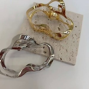 Brinie Hair Clip Barrette, 2 Pack Geometric Hollow Metal Alloy No Slip Hair Claw Clips for Thick and Thin Hair, for Women and Girls