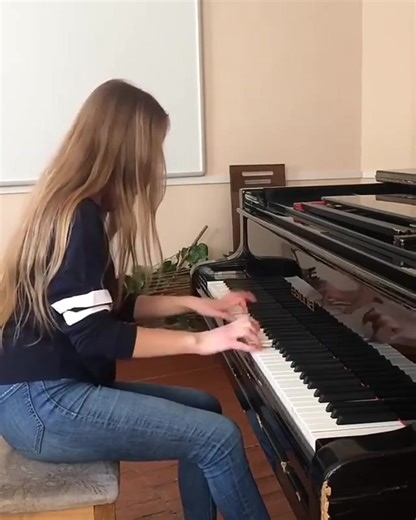Astor Piazzolla — Libertango Performed brilliantly by the talented pianist Daizy Thompson 🎹🔥 A mesmerizing performance that blends passion, rhythm, and elegance — bringing back the spirit of Piazzolla’s tango revolution! ✨ Hint: The rhythm of freedom — Libertango, where classic meets rebellion. #AstorPiazzolla #Libertango #DaizyThompson #TangoMusic #ClassicalFusion #ArgentineTango #Bandoneon #PianoPerformance #JazzTango #IconicComposition #TimelessMusic #VirtuosoPianist #BringingBackClassics #