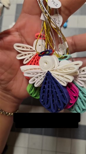 Trupti More on Instagram: "✨ Paper Quilling Angel Ornament Tutorial ✨ Thank you so much for all the love and interest in these ornaments! 💕 Due to popular demand, I’ve created this step-by-step tutorial. Below are the written instructions to guide you through the process. Supplies Needed Quilling comb or any regular comb Paper quilling strips (I used 11-inch cardstock strips) Glue Step-by-Step Instructions Body Take one strip and wrap it around two teeth of the comb. Apply glue to secure the lo