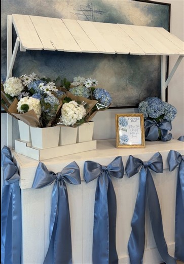 This is one of my favorite ways that we used these flowers for her shower🩵