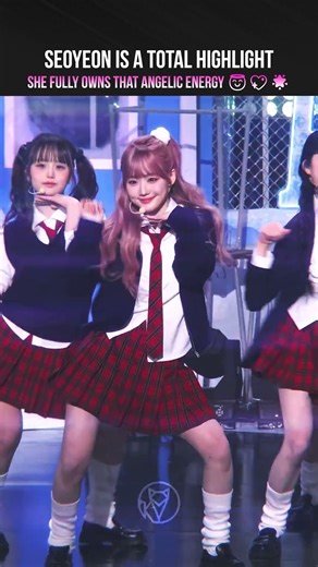 Seoyeon is a total highlight; she fully owns that angelic energy 😇💖🌟 | tripleS msnz fancam