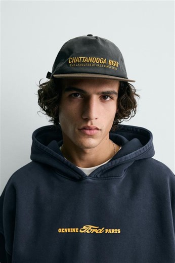 EMBROIDERED FLAT PEAK CAP