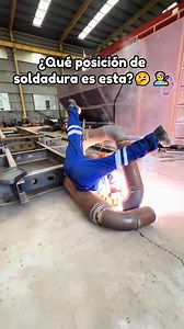 3M views · 25K reactions | Lo que sea para que no caigan chispas dentro de las botas藍 #humor #meme #soldadura #OASANorte #soldador | OASA Norte | Facebook