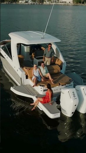 Four Winns H33 OB Premiere | Fort Lauderdale Boat Show 2025 #fourwinns