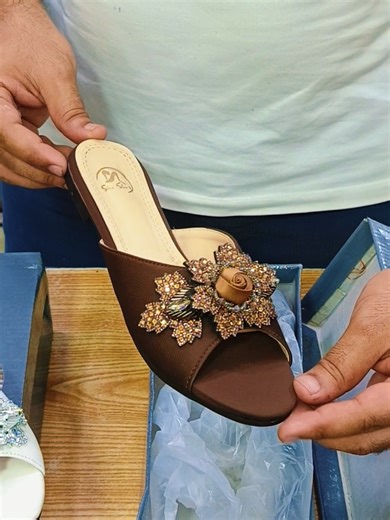 Eid collection👌👌👌 premium quality slippers for women available in four amazing colours....... #shoejunction #adnanshoes #gohadpursialkot #viral #cod