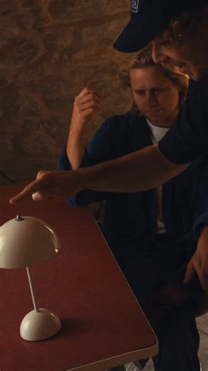 Bauhaus-Universität Weimar on Instagram: "Vor einiger Zeit habt ihr Luis und die @casa.dei_fratelli kennengelernt – heute gibt’s ein Update von der Baustelle am Lago Maggiore: Hier testen Bauhaus-Studierende Lehmputz, Tadelakt, Terrazzo & Co. Sie übertragen Inhalte aus der Lehre in die Praxis wie etwa diffusionsoffene Aufbauten. Gleichzeitig legen sie großen Wert auf nachhaltige Bauweisen und gute Reparierbarkeit. Heißt: Schichten, die man später wieder öffnen, austauschen oder anpassen kann, s