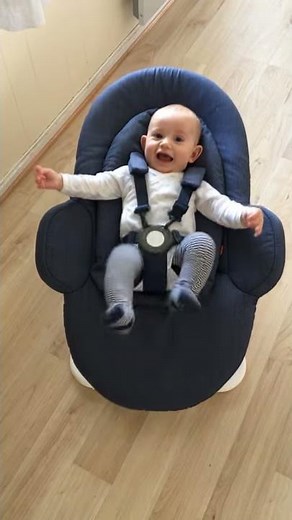 Stokke® Steps™ Bouncer movement