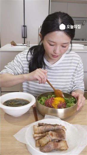 육회비빔밥엔 시금치 된장국
