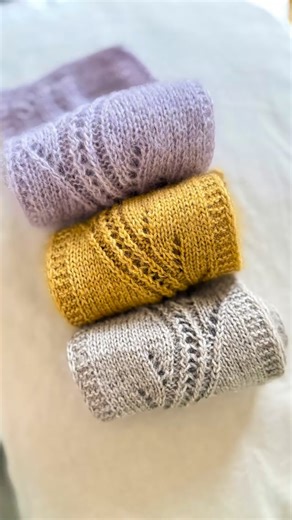 #lua_scarf ✨ I’m so happy with how these turned out! The yellow and gray version is made with the soft Iaque and Aurora yarns from Rosários4 — such a dreamy combo! 💛🤍 And the lavender one? Made with two strands of Drops Kidsilk — a special gift for my amazing mother-in-law, who turns 100 tomorrow! 💜🎉 The Lua Scarf pattern is available on Ravelry, Etsy & my website — in English and German. Perfect for birthdays and Christmas gifts 🎁🧶 Which color would you choose? 💛💜 #knittingpattern #brei