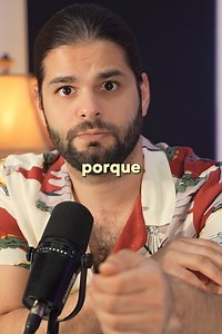 2.5M views · 135K reactions | El amor no se define solo por lo que hacemos, sino también por lo que elegimos no hacer. Ya que afirma que al amar le entregamos al otro el poder de destruirnos. ¿Por qué nos desnudamos emocionalmente y nos volvemos vulnerables? El otro sabe exactamente como herirnos, pero elige no utilizar ese poder, esa decisión de no hacer daño a pesar de poder hacerlo. | FARID DIECK K | Facebook