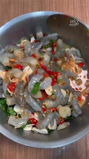 ยำกุ้งสดใส่ตะไคร้ หอมตะไคร้สดๆ 🦐🌿 #มณีรัตน์ครัวนอกสูตร #ยำกุ้งสด #ยำตะไคร้ #เมนูกุ้ง #คลิปอาหาร #yum