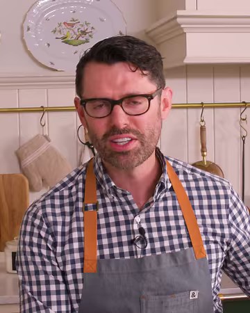 Get the most beautiful golden and juicy turkey with this guide on how to cook a turkey. It's a foolproof recipe! | Preppy Kitchen