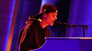 Watch Justin Bieber, Daniel Caesar, and Giveon Perform “Peaches” at 2022 Grammys